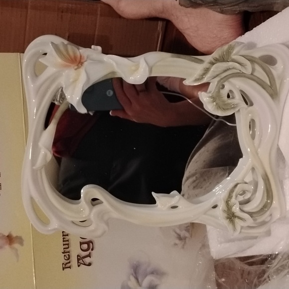 A unicorn studios mirror - Picture 2 of 12